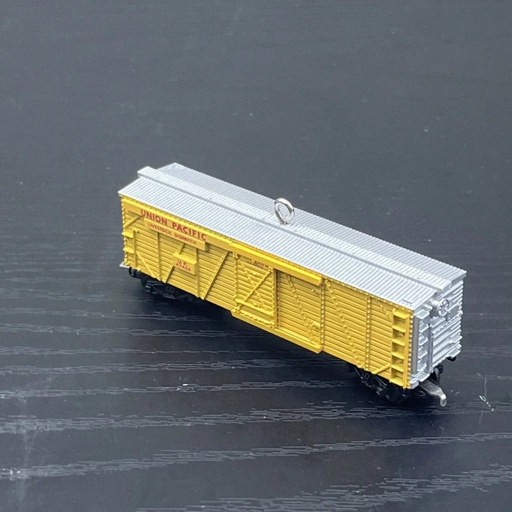 Hallmark Keepsake 2009 Lionel Union Pacific Veranda Stockcar Ornament Die-Cast